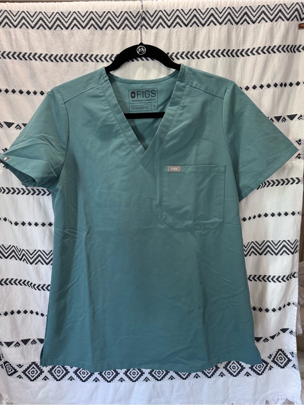FIGS Catarina Scrub Top women’s size small. Women’s size S. Short sleeve top.